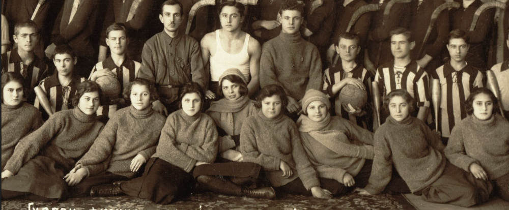 Старе сімейне фото та генеалогічне дерево